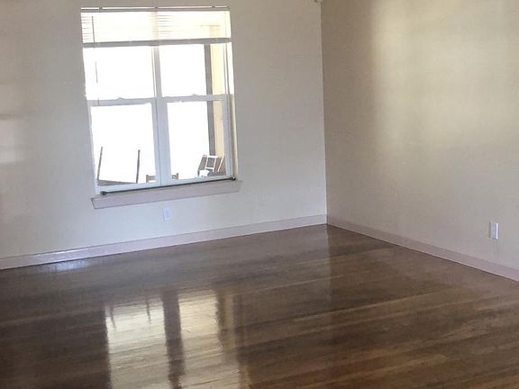 3rd image of 812 Vine Ave