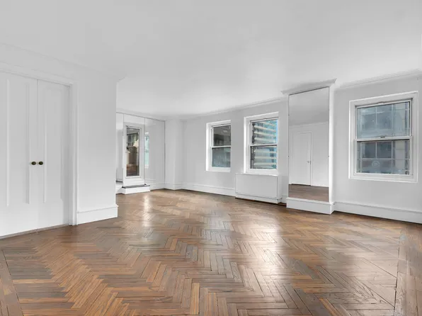465 Park Avenue image 2 of 10