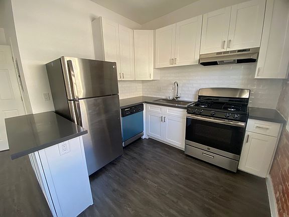 4th image of 1318 W Maryland St #207