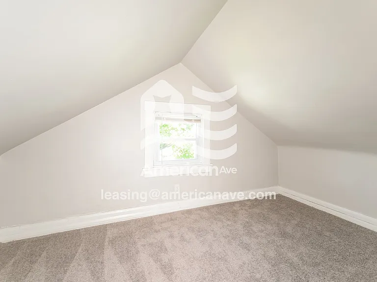 1531944_011_bedroom_11.jpg