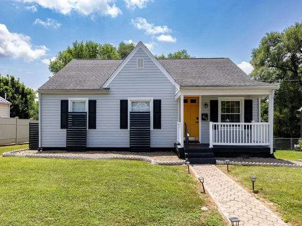 406 E Rockingham St, Elkton, VA 22827