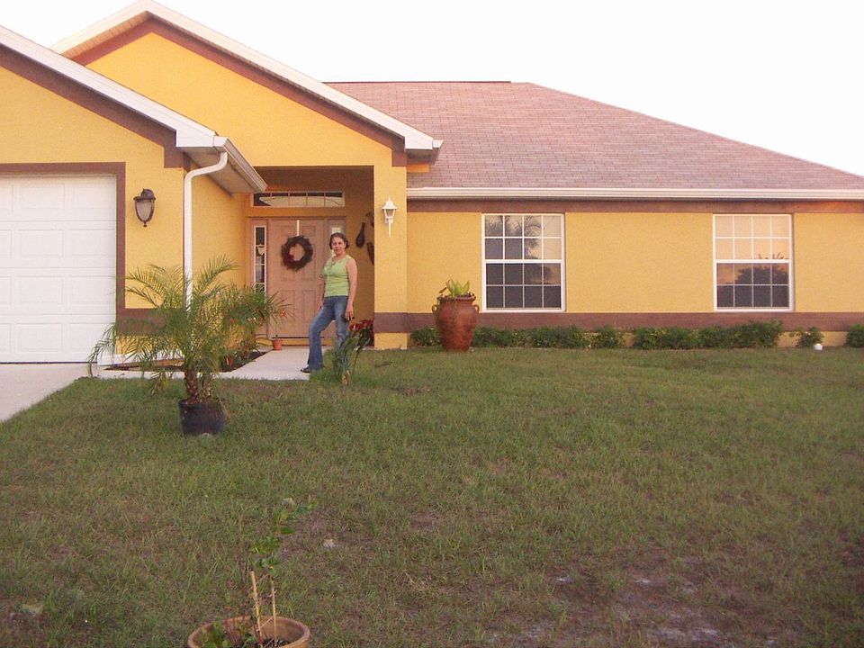 1st image of 4127 SW 21st Pl