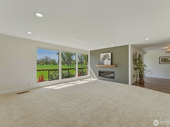 4th image of 601 Village Way #34