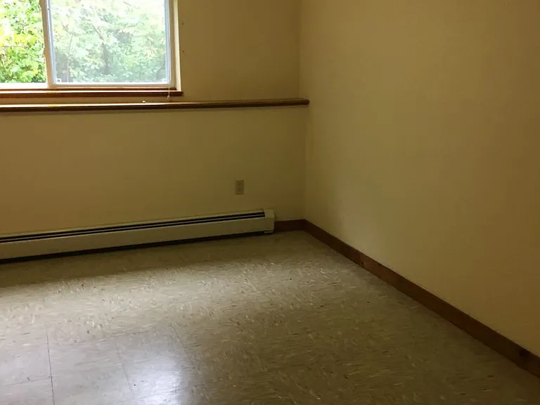 52 Village Green Rd — Photo 23