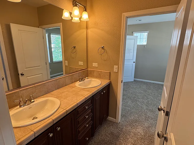 1679 Lone Oak Trl — Photo 10
