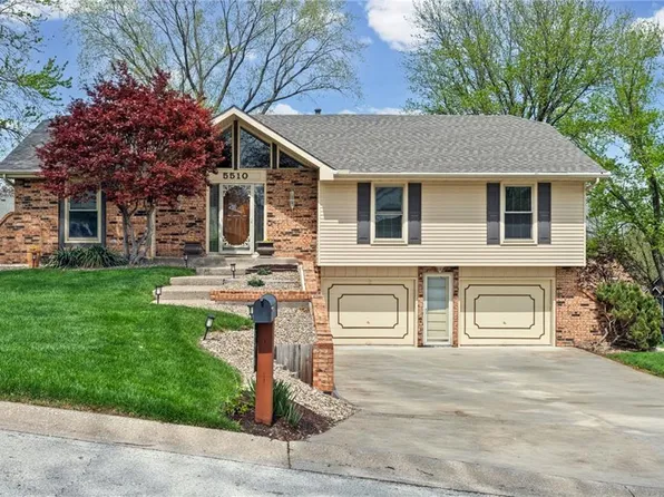 5510 NW Raintree Dr, Parkville, MO 64152