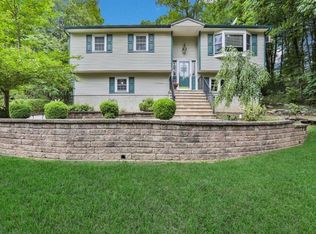 15 Crestview Ln, Vernon, NJ 07462
