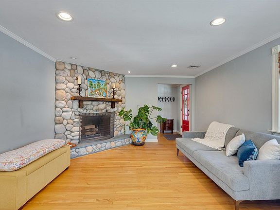 5th image of 17 Cranston Rd