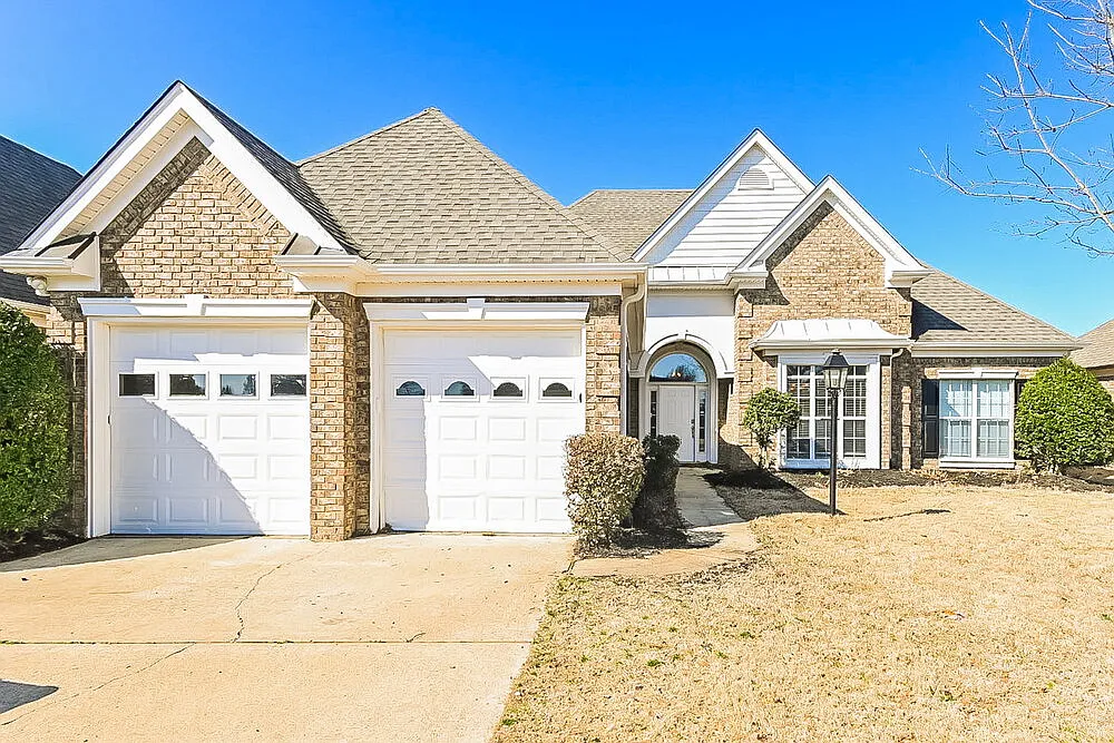 4 bed, 2.0 bath, 2364 sqft, $4,020 — Photo 1