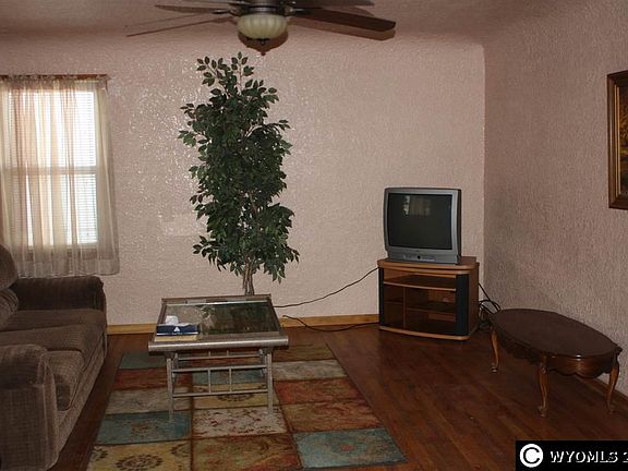 2nd image of 833 S 6th St