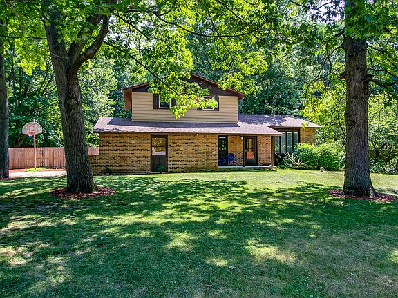 4th image of 11616 Woodgate Dr NW