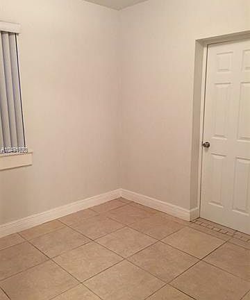 3rd image of 12245 NE 9th Ave #Downstairs