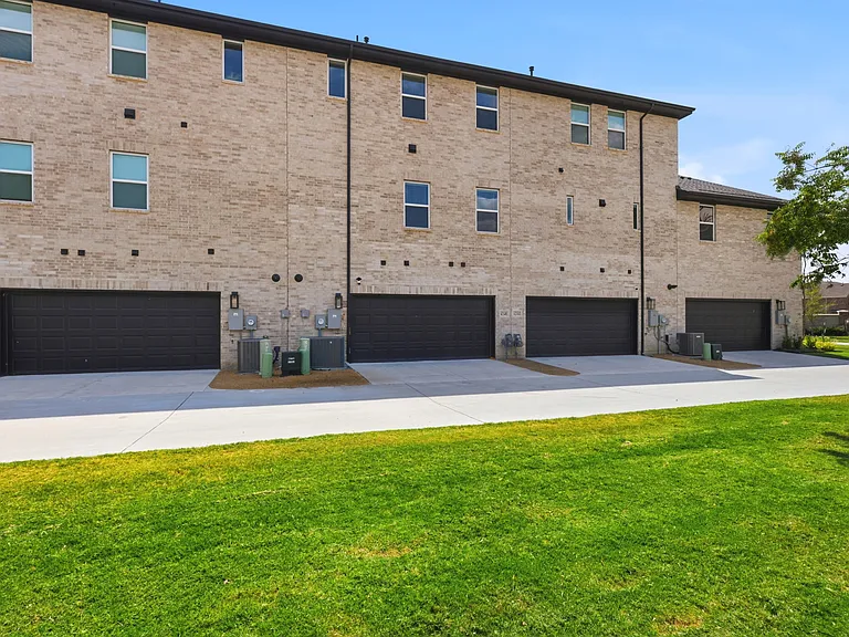 6240 Fortuna Ln — Photo 28