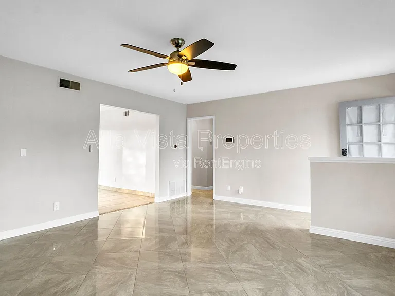 120 Green Ave — Photo 4