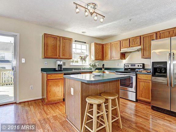 4th image of 17 Bensmill Ct