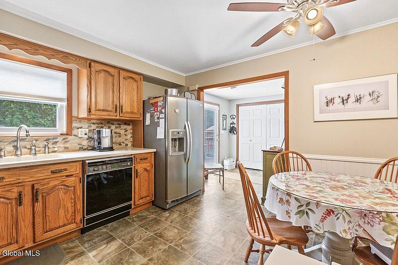 5th image of 236 Cherry Street