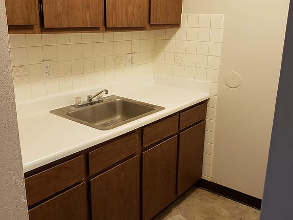 3rd image of 7323 Hoover Ave
