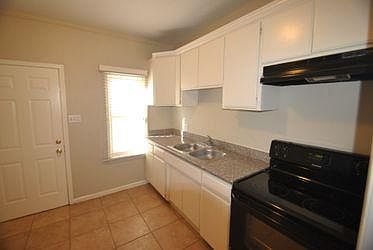 2nd image of 421 S Pasadena #11