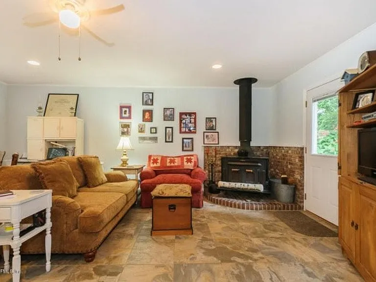 5439 Waterside Dr — Photo 6