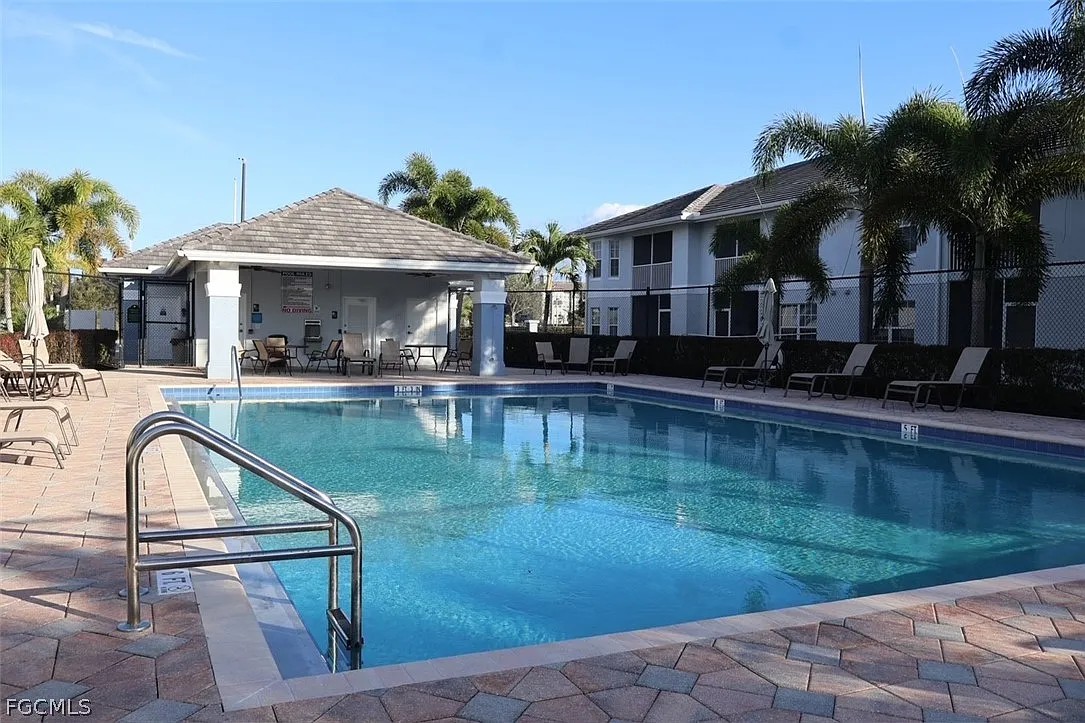 3 bed, 2.0 bath, 1118 sqft, $1,700 — Photo 2