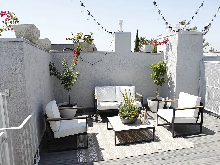 CLK - Clark Apts — Photo 2