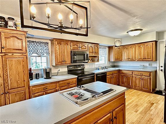 3rd image of 8465 Whiting Dr