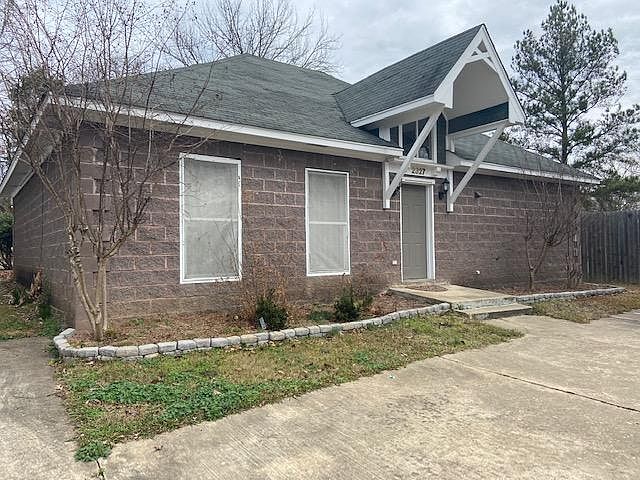 1st image of 2327 University Ave