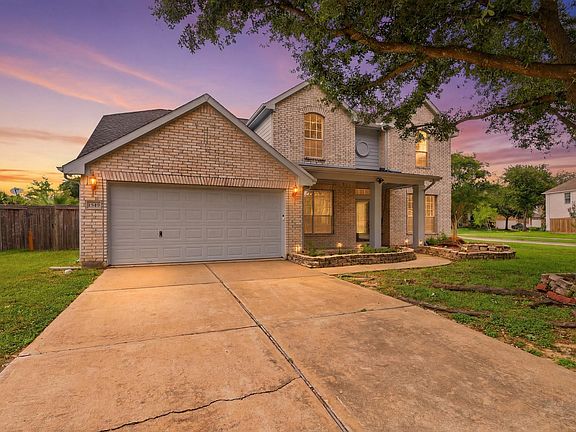 2nd image of 15902 Emerald Briar Ln
