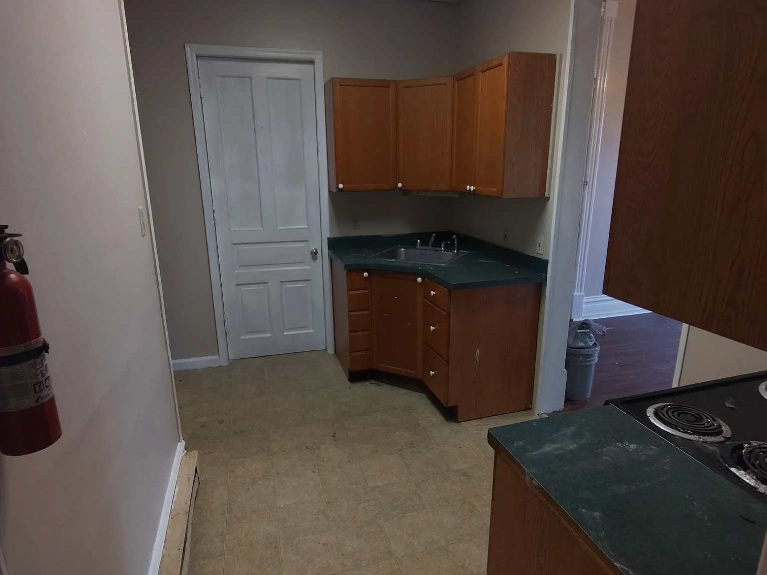 2102 S Lehigh Ave — Photo 3