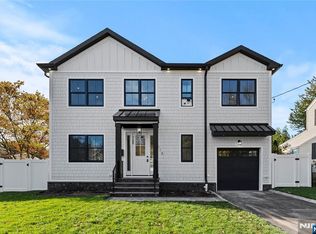 215 Kensington Rd, River Edge, NJ 07661