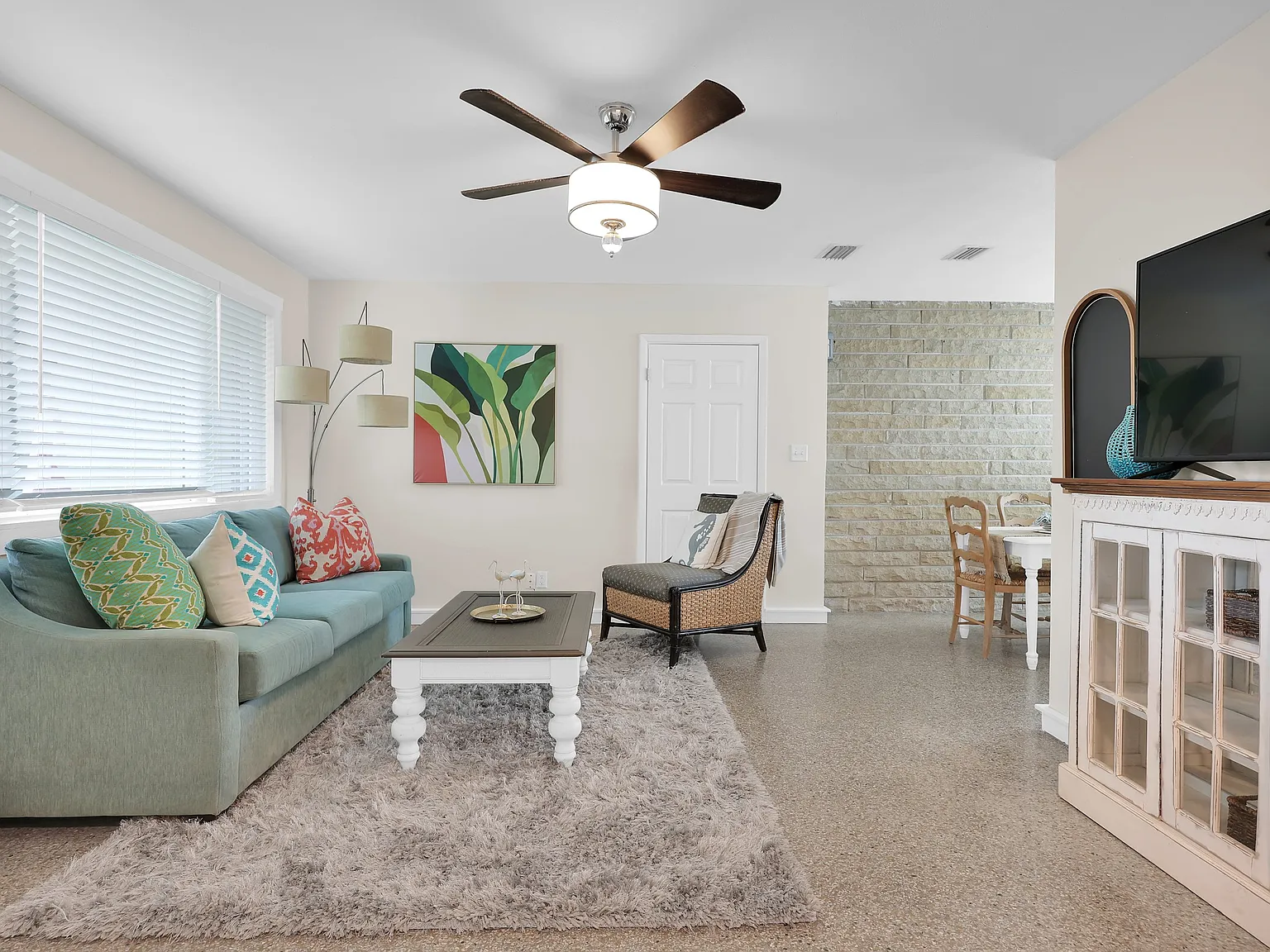 2 bed, 1000 sqft, $2,425 — Photo 4