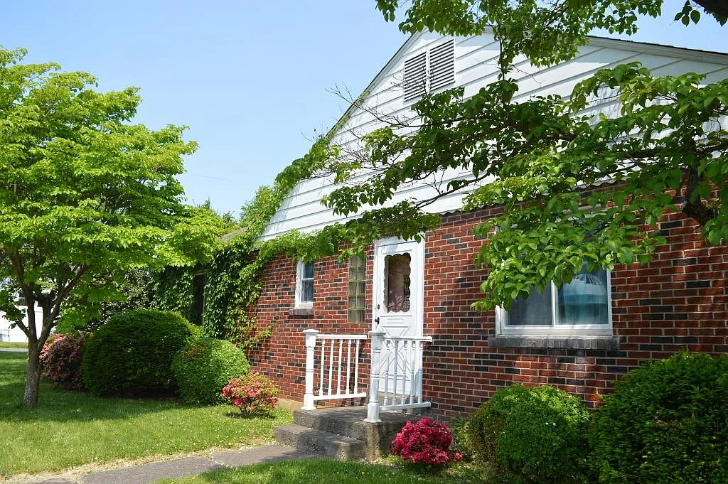 3 bed, 2500 sqft, $2,850 — Photo 3