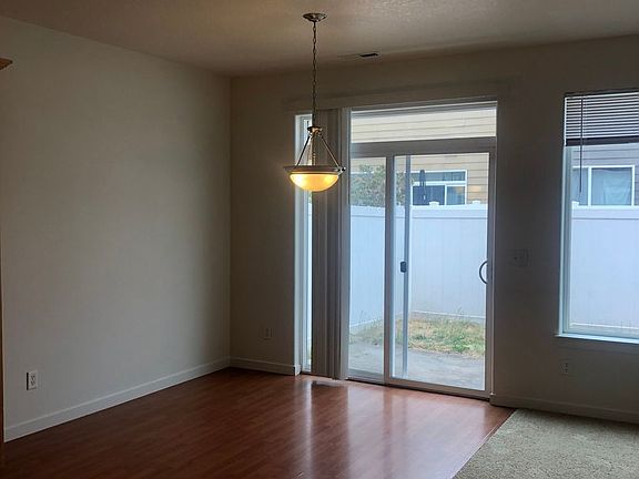 3rd image of 2401 NE 113th Ct