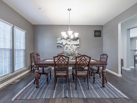 4th image of 2725 Cortlandt Ln
