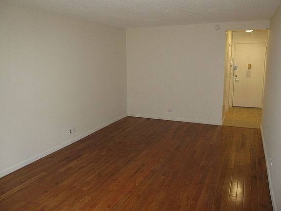 4th image of 347 W 57th St APT 8BB