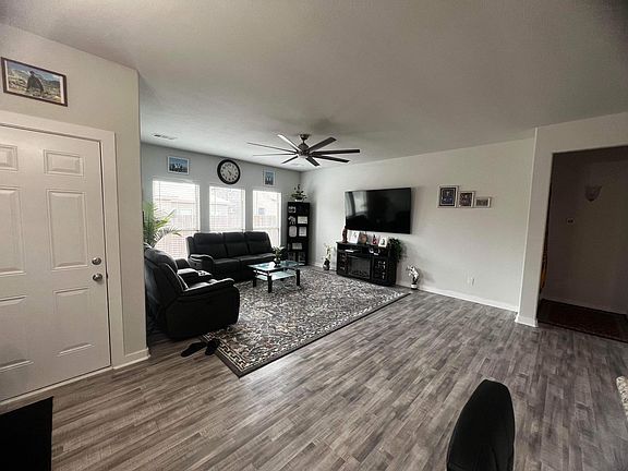 2nd image of 301 Emerald Creek Dr