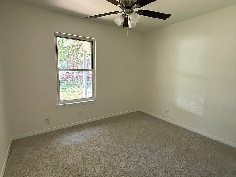 2615 Sherwood Ln — Photo 9
