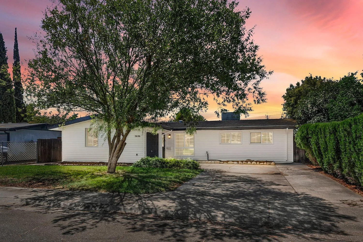 3636 Centinella Dr photo 1