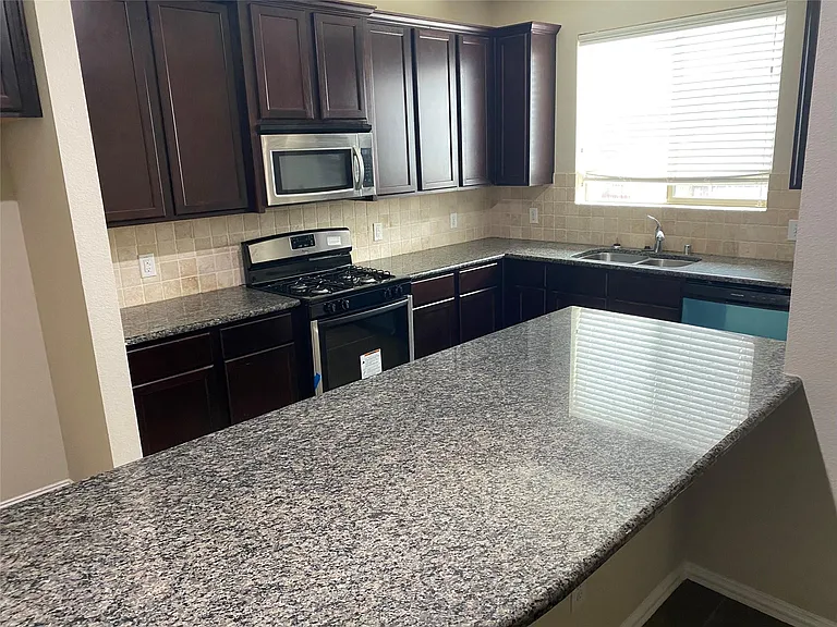 Cockatiel Dr — Photo 20