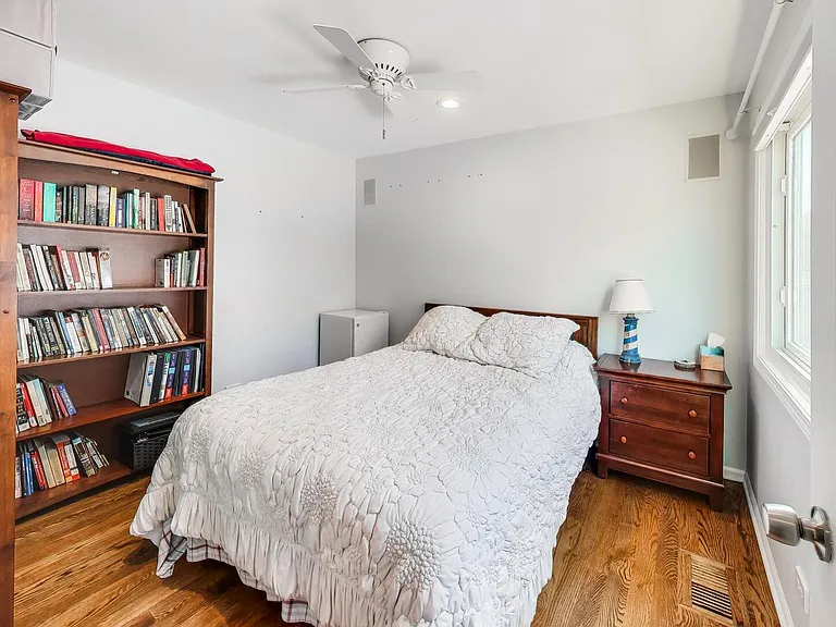 1758 W Pierce Ave — Photo 14