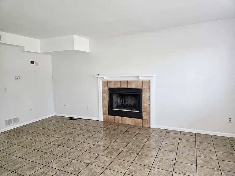 960 Autumn Ln — Photo 12