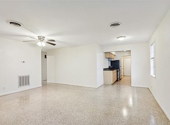 2nd image of 2718 Bell St