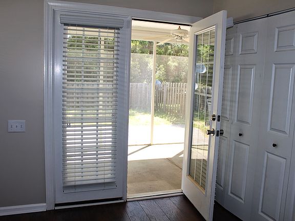 5th image of 4859 Habersham Ln