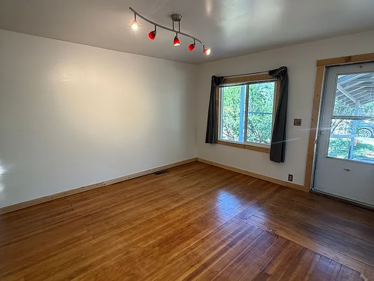 1511 Phillips St — Photo 18