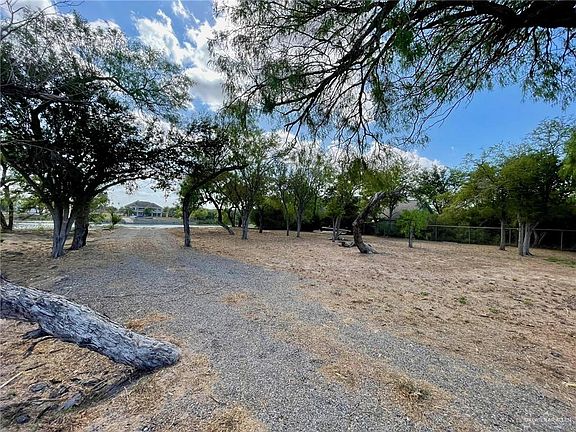 2nd image of 844 Lion Lake Dr S