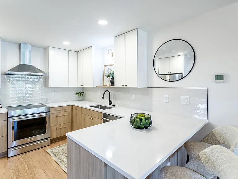 1532 S Grape St — Photo 3