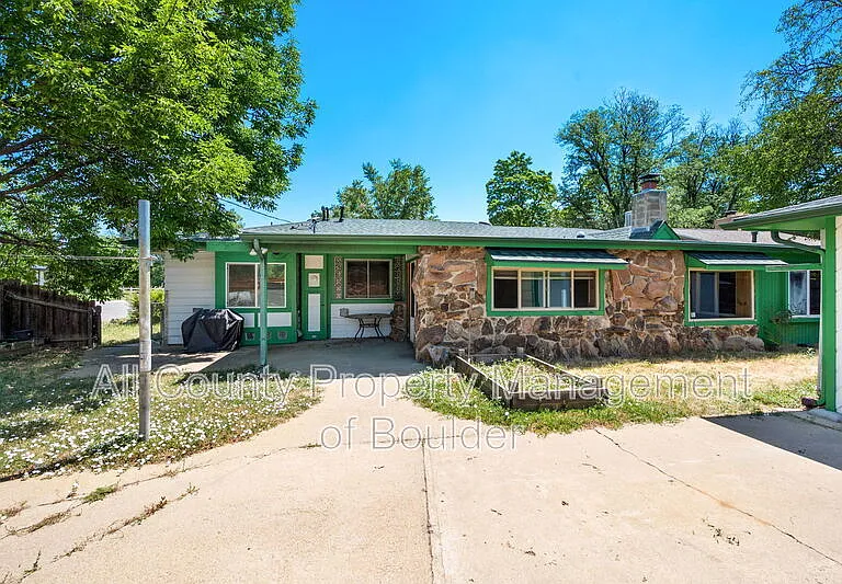 701 S Miller Ave — Photo 2
