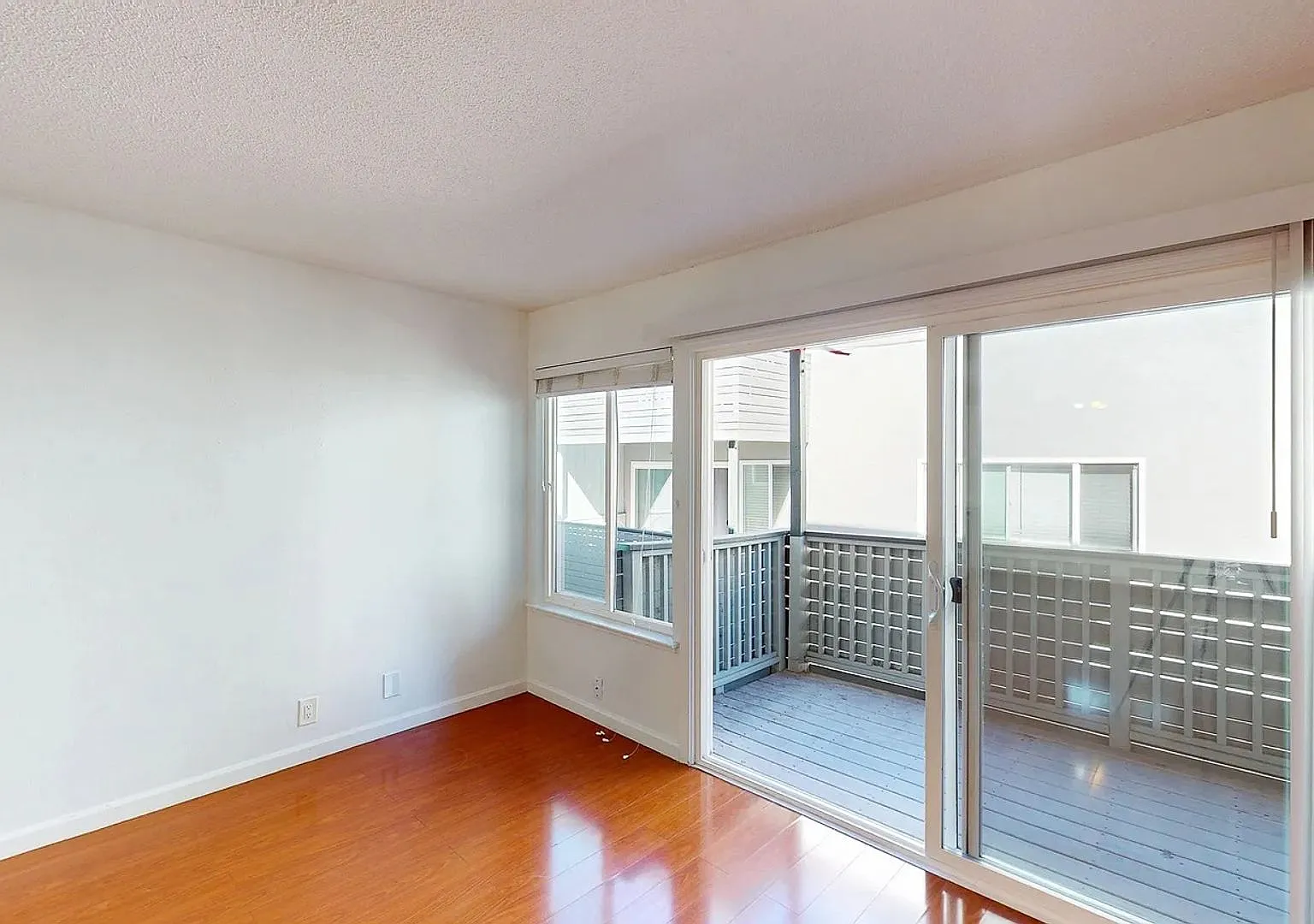 Spacious 1BR Apartment with Private Deck - One Month Free! — Photo 4
