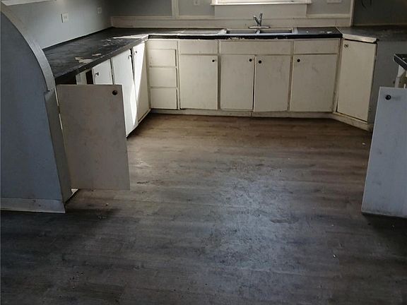 4th image of 6110 Denison Ave