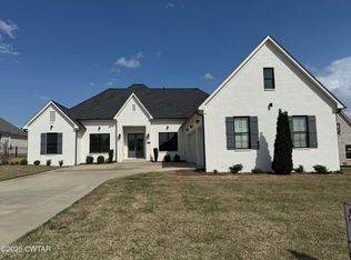 2410 Augusta Dr, Dyersburg, TN 38024
